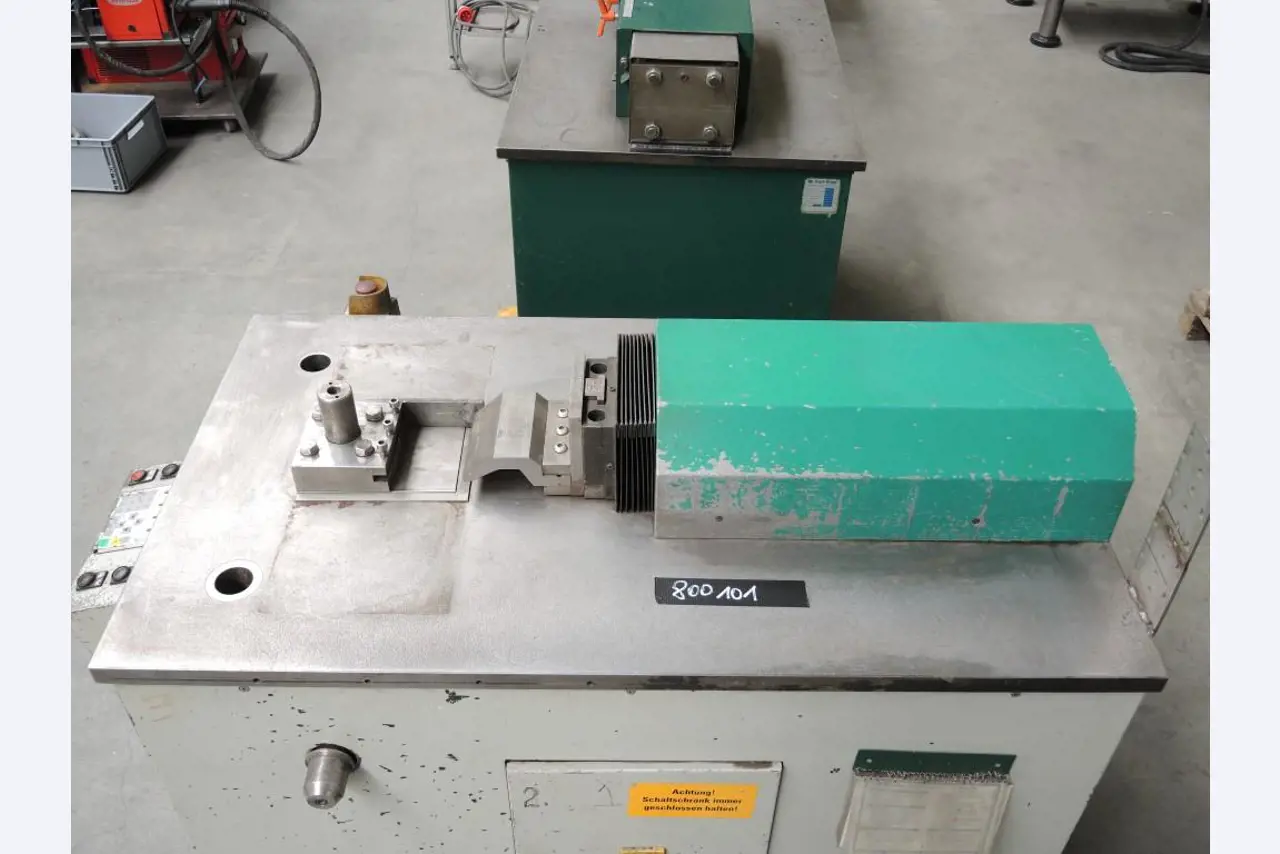 Chapas metálicas e máquinas para trabalhar metais<br><font size="2">Colaboração com Hilco Industrial Acquisitions bv</font><br><img src="/images/hil.png"><br>-5