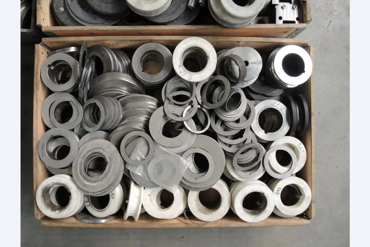 Chapas metálicas e máquinas para trabalhar metais<br><font size="2">Colaboração com Hilco Industrial Acquisitions bv</font><br><img src="/images/hil.png"><br>-10