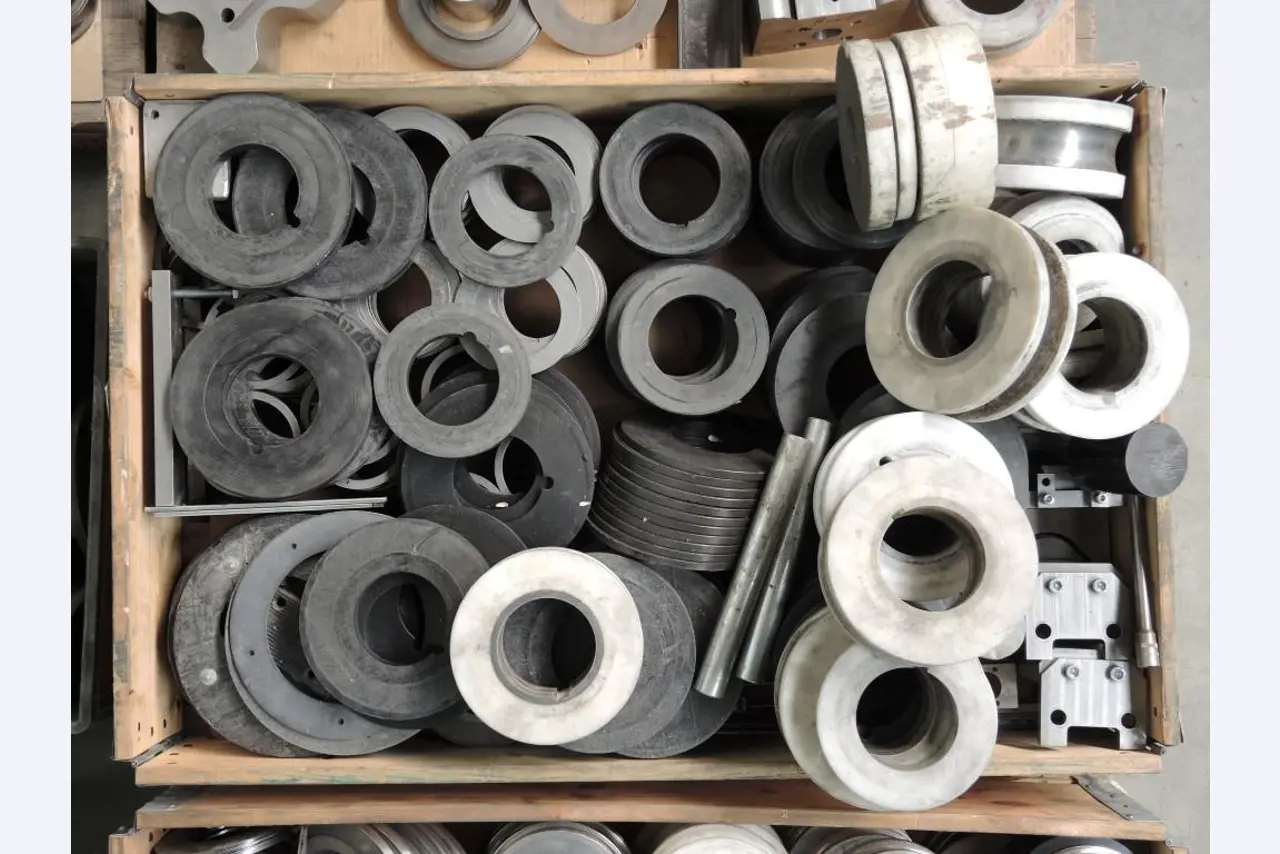 Chapas metálicas e máquinas para trabalhar metais<br><font size="2">Colaboração com Hilco Industrial Acquisitions bv</font><br><img src="/images/hil.png"><br>-11