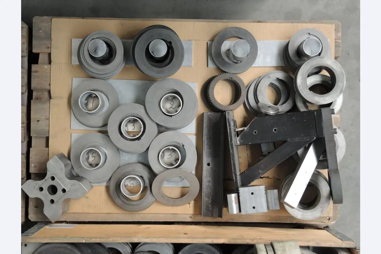 Chapas metálicas e máquinas para trabalhar metais<br><font size="2">Colaboração com Hilco Industrial Acquisitions bv</font><br><img src="/images/hil.png"><br>-13