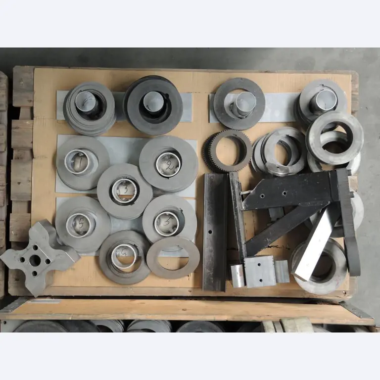 Chapas metálicas e máquinas para trabalhar metais<br><font size="2">Colaboração com Hilco Industrial Acquisitions bv</font><br><img src="/images/hil.png"><br>-13