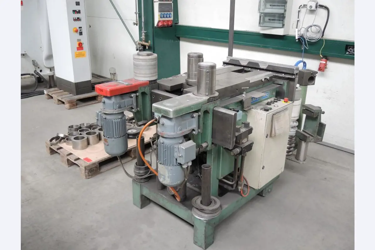 Chapas metálicas e máquinas para trabalhar metais<br><font size="2">Colaboração com Hilco Industrial Acquisitions bv</font><br><img src="/images/hil.png"><br>-1