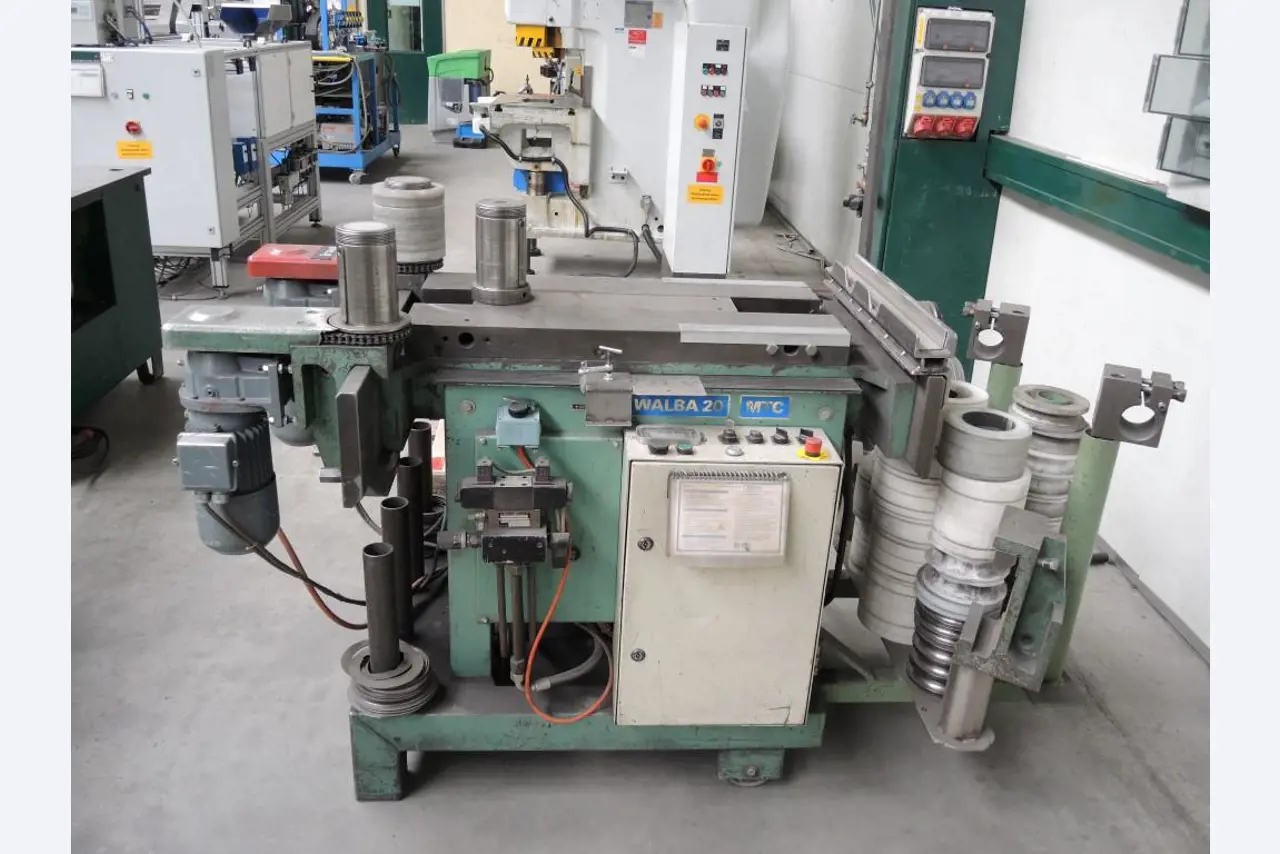 Chapas metálicas e máquinas para trabalhar metais<br><font size="2">Colaboração com Hilco Industrial Acquisitions bv</font><br><img src="/images/hil.png"><br>-2