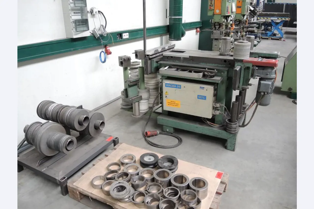 Chapas metálicas e máquinas para trabalhar metais<br><font size="2">Colaboração com Hilco Industrial Acquisitions bv</font><br><img src="/images/hil.png"><br>-3