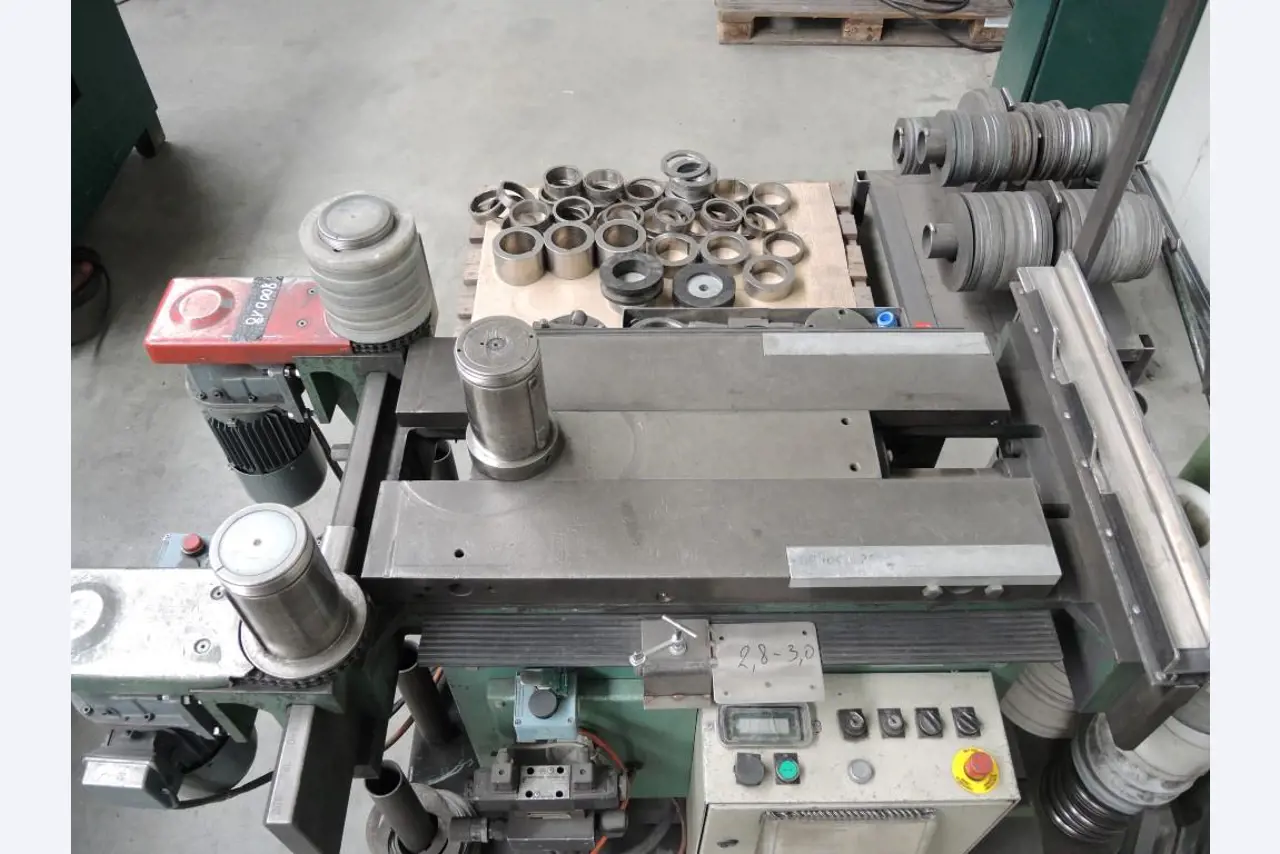 Chapas metálicas e máquinas para trabalhar metais<br><font size="2">Colaboração com Hilco Industrial Acquisitions bv</font><br><img src="/images/hil.png"><br>-4