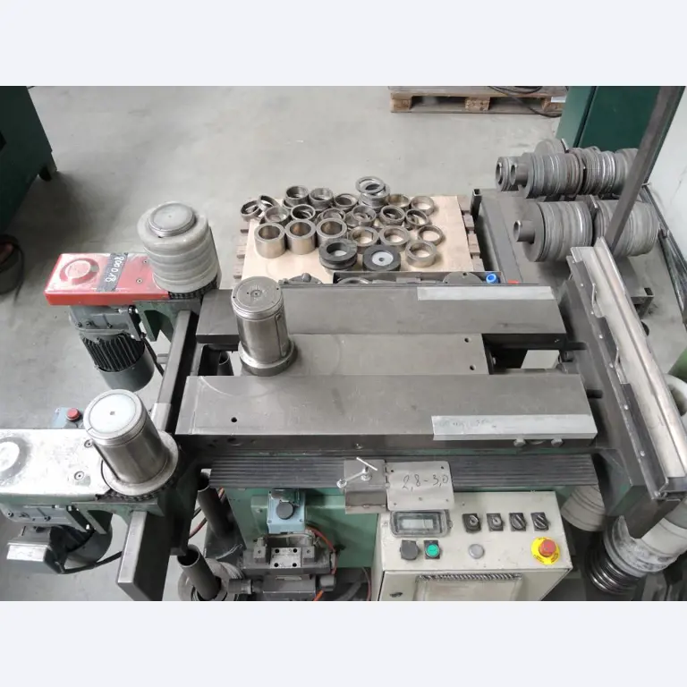 Chapas metálicas e máquinas para trabalhar metais<br><font size="2">Colaboração com Hilco Industrial Acquisitions bv</font><br><img src="/images/hil.png"><br>-4