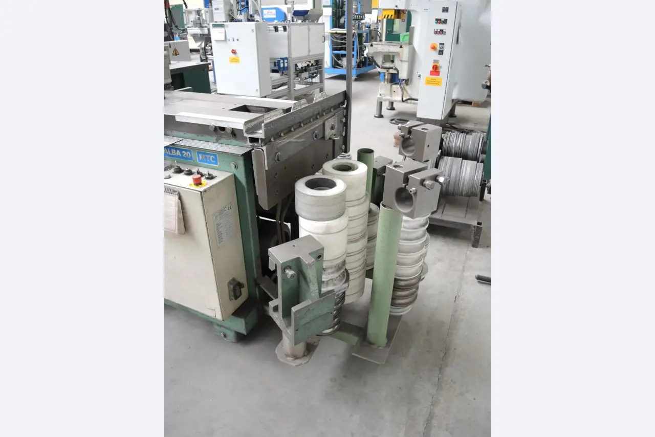 Chapas metálicas e máquinas para trabalhar metais<br><font size="2">Colaboração com Hilco Industrial Acquisitions bv</font><br><img src="/images/hil.png"><br>-5