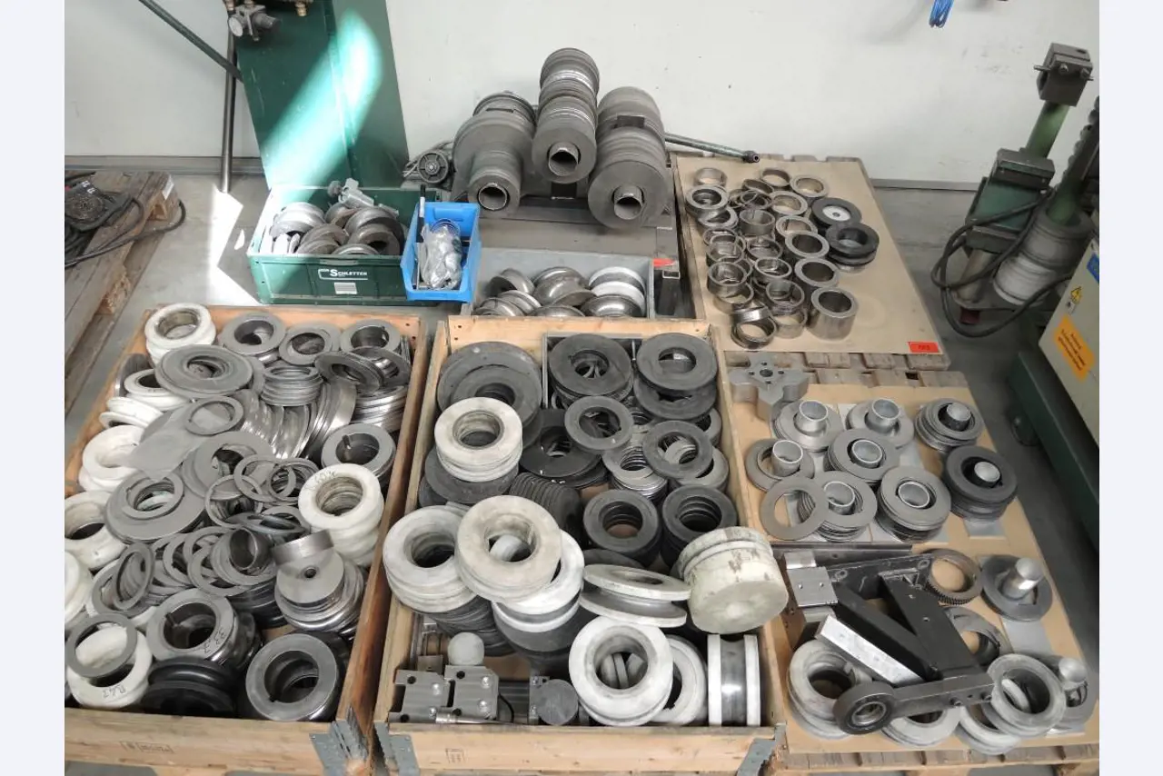 Chapas metálicas e máquinas para trabalhar metais<br><font size="2">Colaboração com Hilco Industrial Acquisitions bv</font><br><img src="/images/hil.png"><br>-9