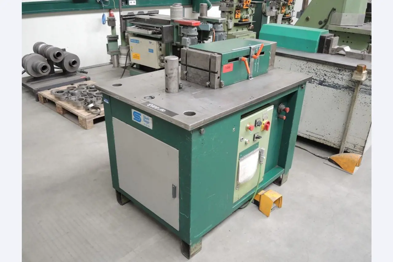 Chapas metálicas e máquinas para trabalhar metais<br><font size="2">Colaboração com Hilco Industrial Acquisitions bv</font><br><img src="/images/hil.png"><br>-1