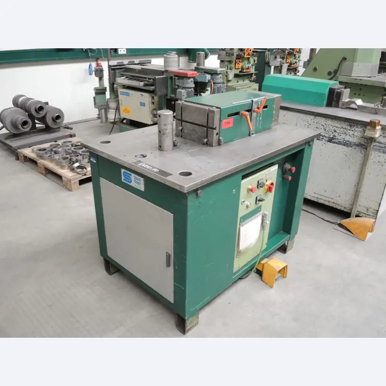 Chapas metálicas e máquinas para trabalhar metais<br><font size="2">Colaboração com Hilco Industrial Acquisitions bv</font><br><img src="/images/hil.png"><br>-1