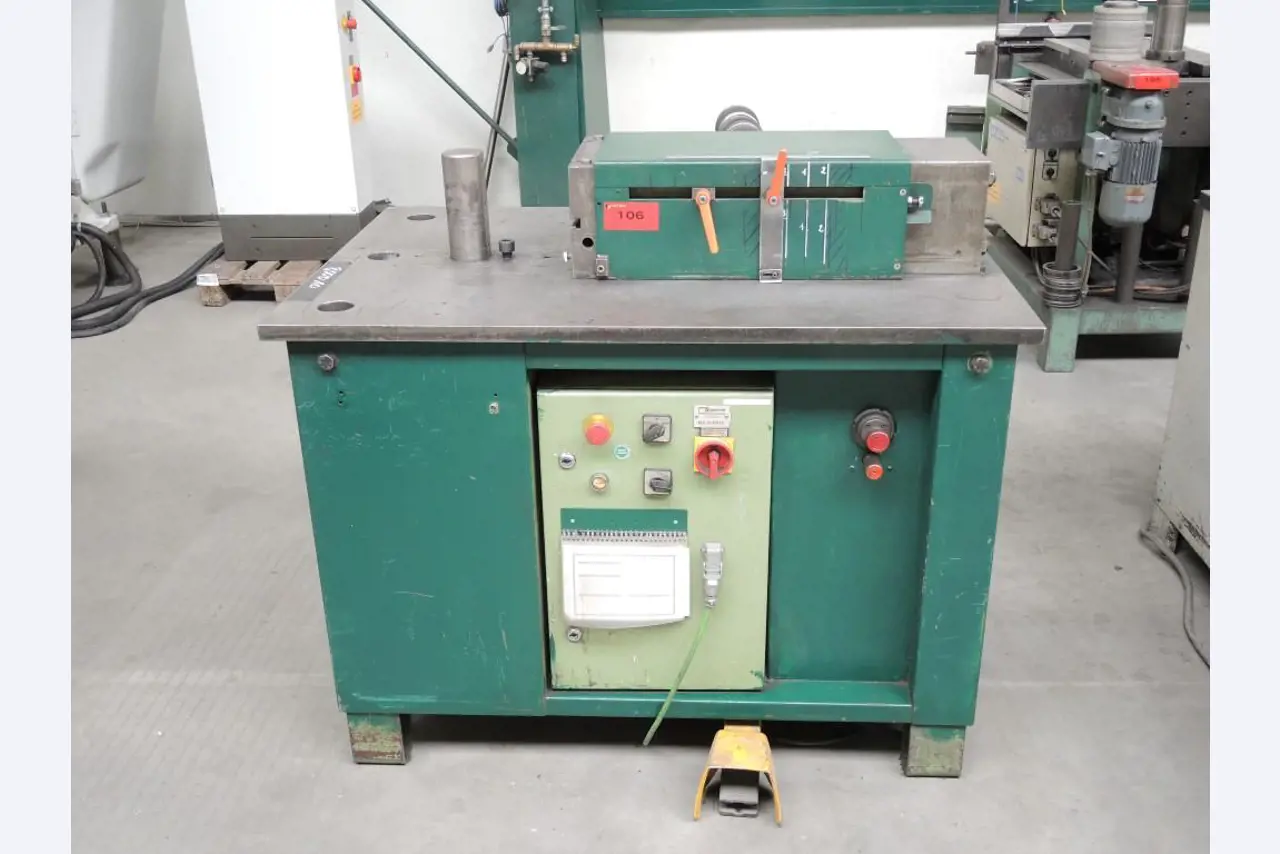 Chapas metálicas e máquinas para trabalhar metais<br><font size="2">Colaboração com Hilco Industrial Acquisitions bv</font><br><img src="/images/hil.png"><br>-2