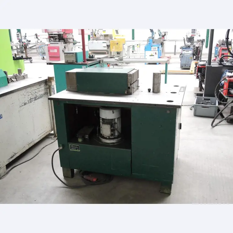 Chapas metálicas e máquinas para trabalhar metais<br><font size="2">Colaboração com Hilco Industrial Acquisitions bv</font><br><img src="/images/hil.png"><br>-3