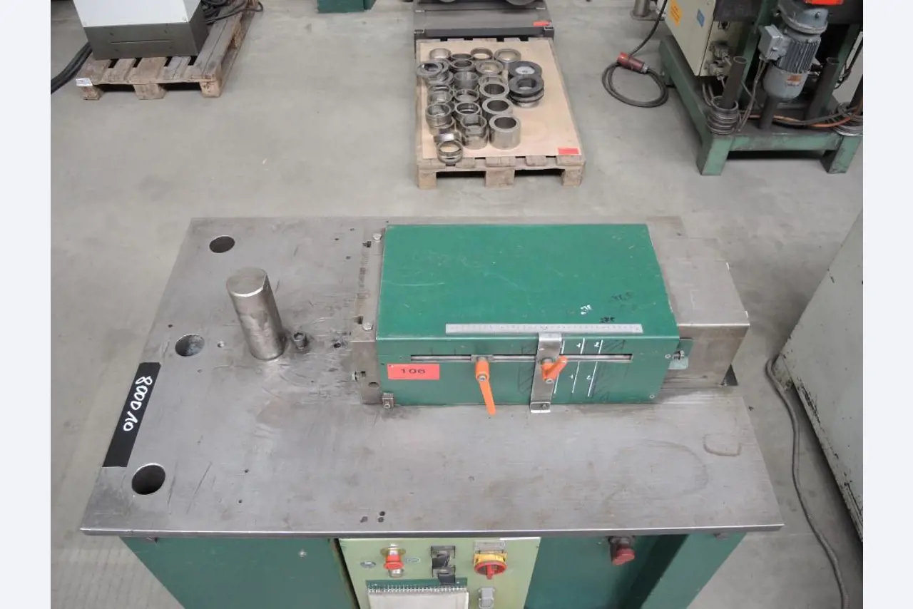 Chapas metálicas e máquinas para trabalhar metais<br><font size="2">Colaboração com Hilco Industrial Acquisitions bv</font><br><img src="/images/hil.png"><br>-4