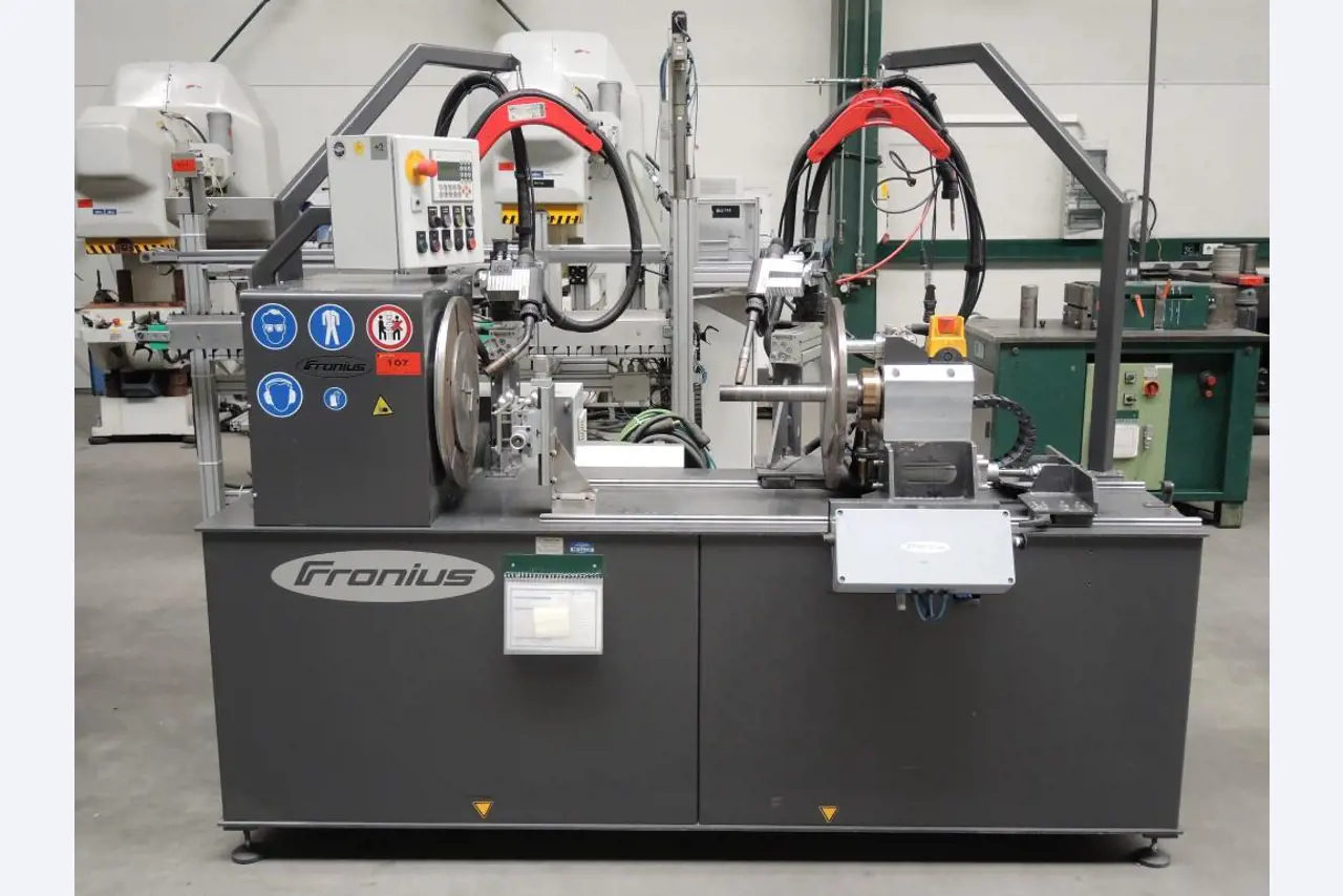 Chapas metálicas e máquinas para trabalhar metais<br><font size="2">Colaboração com Hilco Industrial Acquisitions bv</font><br><img src="/images/hil.png"><br>-12