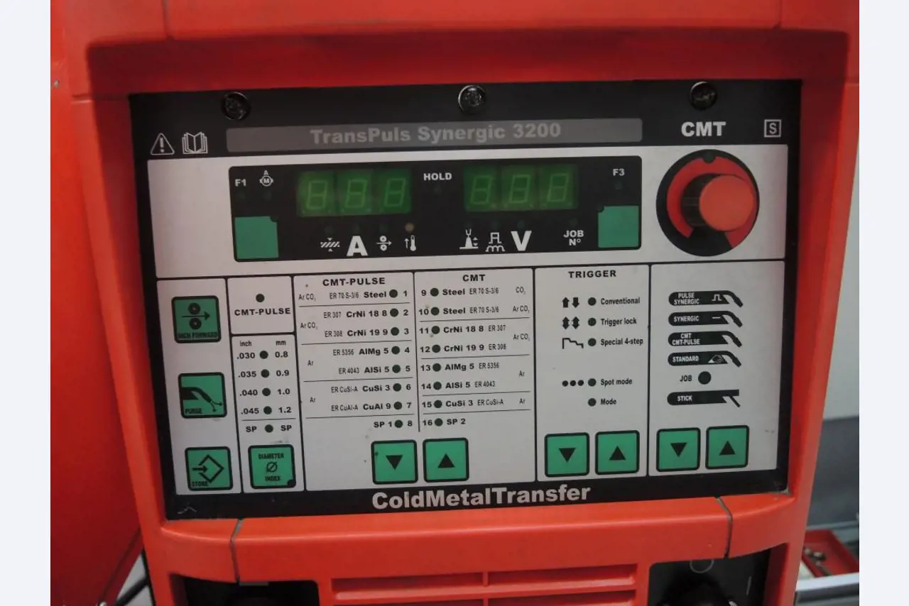 Chapas metálicas e máquinas para trabalhar metais<br><font size="2">Colaboração com Hilco Industrial Acquisitions bv</font><br><img src="/images/hil.png"><br>-13