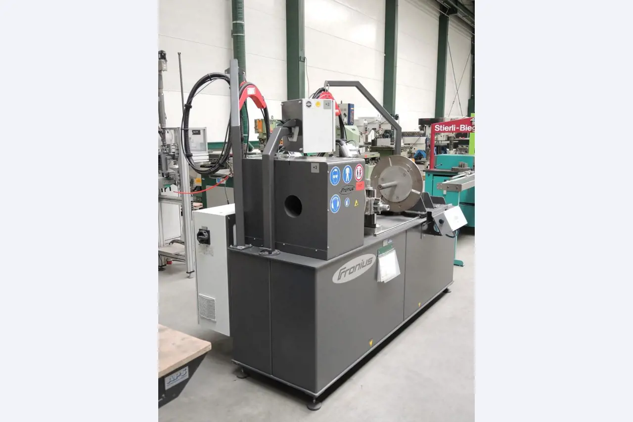 Chapas metálicas e máquinas para trabalhar metais<br><font size="2">Colaboração com Hilco Industrial Acquisitions bv</font><br><img src="/images/hil.png"><br>-17