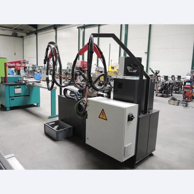 Chapas metálicas e máquinas para trabalhar metais<br><font size="2">Colaboração com Hilco Industrial Acquisitions bv</font><br><img src="/images/hil.png"><br>-18