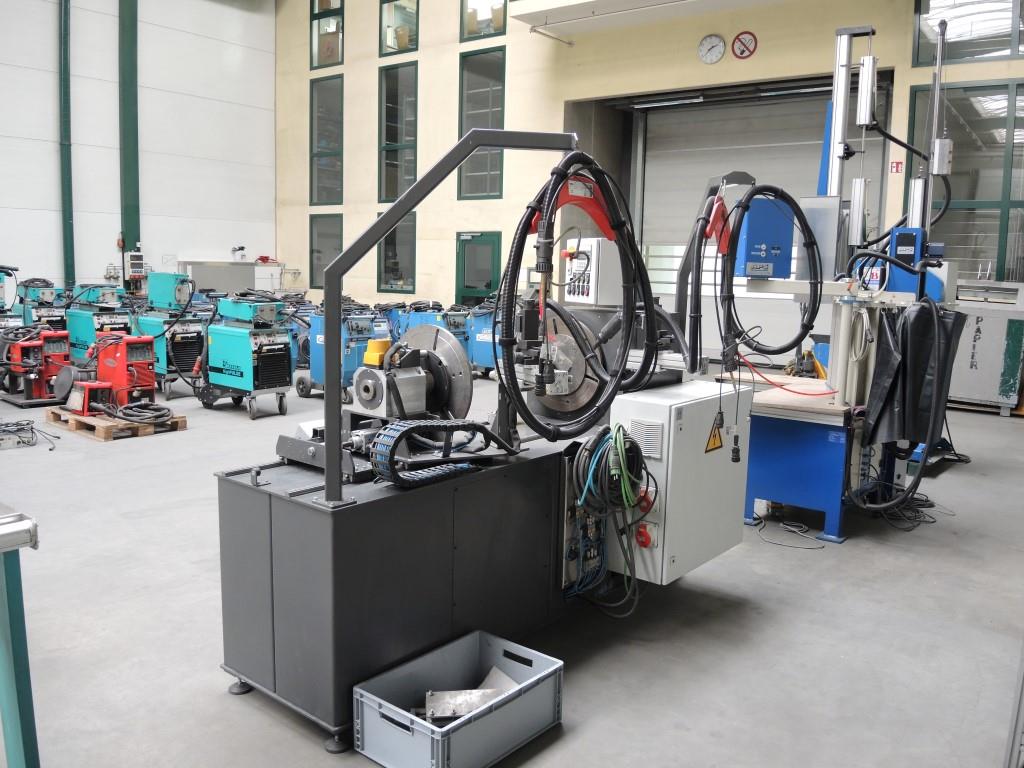 Chapas metálicas e máquinas para trabalhar metais<br><font size="2">Colaboração com Hilco Industrial Acquisitions bv</font><br><img src="/images/hil.png"><br>-19