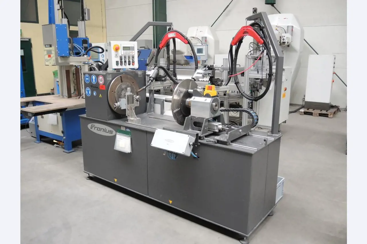 Chapas metálicas e máquinas para trabalhar metais<br><font size="2">Colaboração com Hilco Industrial Acquisitions bv</font><br><img src="/images/hil.png"><br>-1