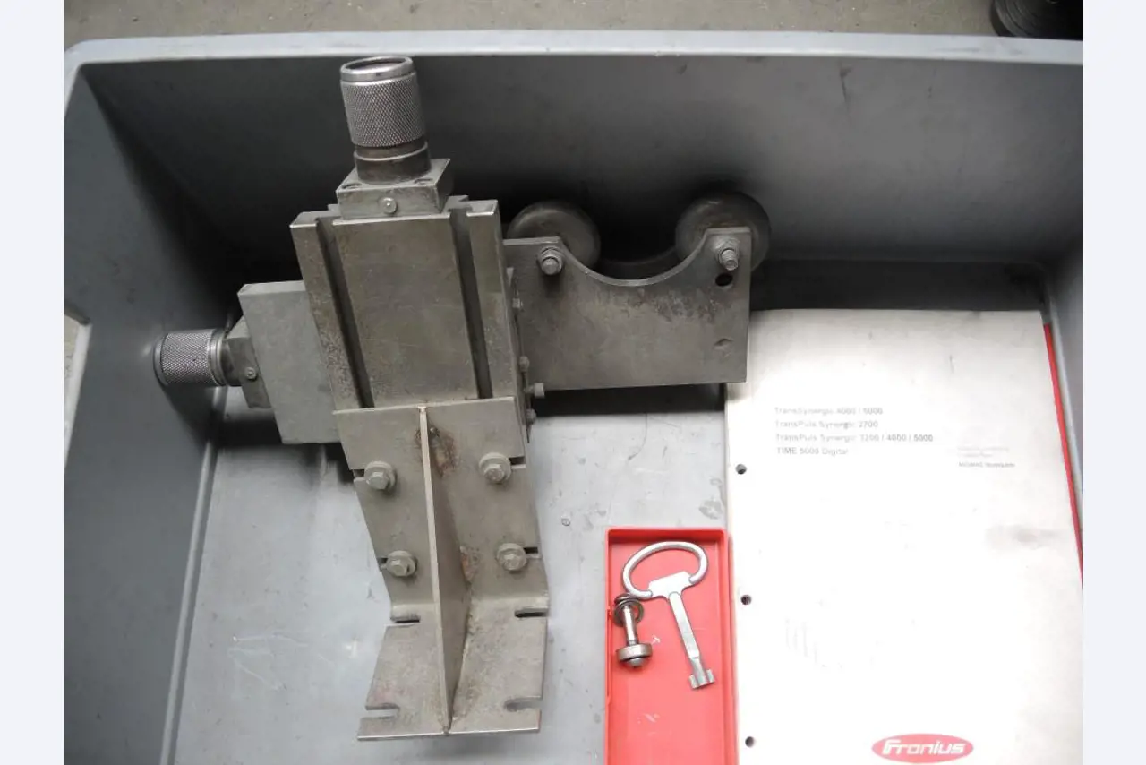 Chapas metálicas e máquinas para trabalhar metais<br><font size="2">Colaboração com Hilco Industrial Acquisitions bv</font><br><img src="/images/hil.png"><br>-3