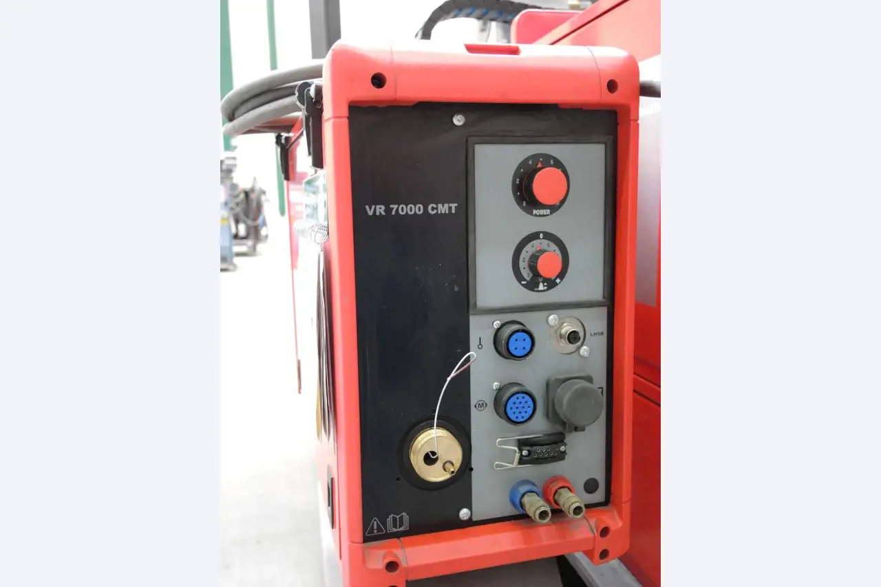 Chapas metálicas e máquinas para trabalhar metais<br><font size="2">Colaboração com Hilco Industrial Acquisitions bv</font><br><img src="/images/hil.png"><br>-8