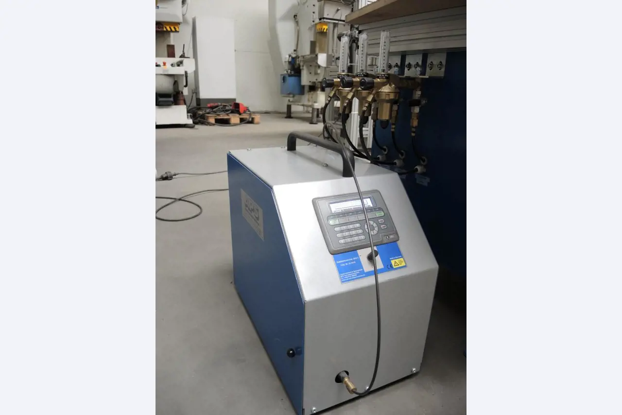 Chapas metálicas e máquinas para trabalhar metais<br><font size="2">Colaboração com Hilco Industrial Acquisitions bv</font><br><img src="/images/hil.png"><br>-10