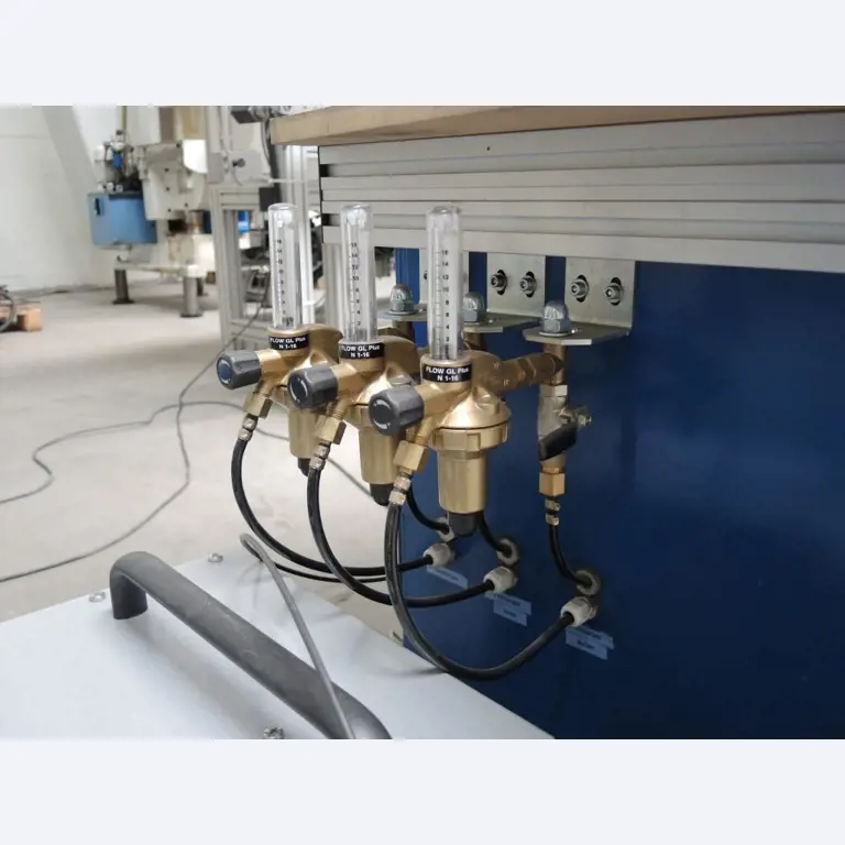 Chapas metálicas e máquinas para trabalhar metais<br><font size="2">Colaboração com Hilco Industrial Acquisitions bv</font><br><img src="/images/hil.png"><br>-11