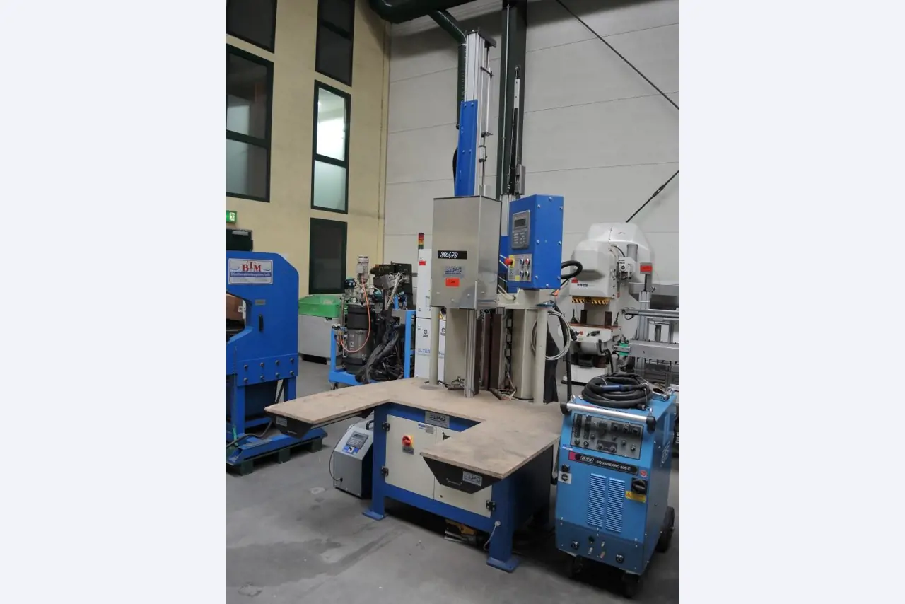 Chapas metálicas e máquinas para trabalhar metais<br><font size="2">Colaboração com Hilco Industrial Acquisitions bv</font><br><img src="/images/hil.png"><br>-13