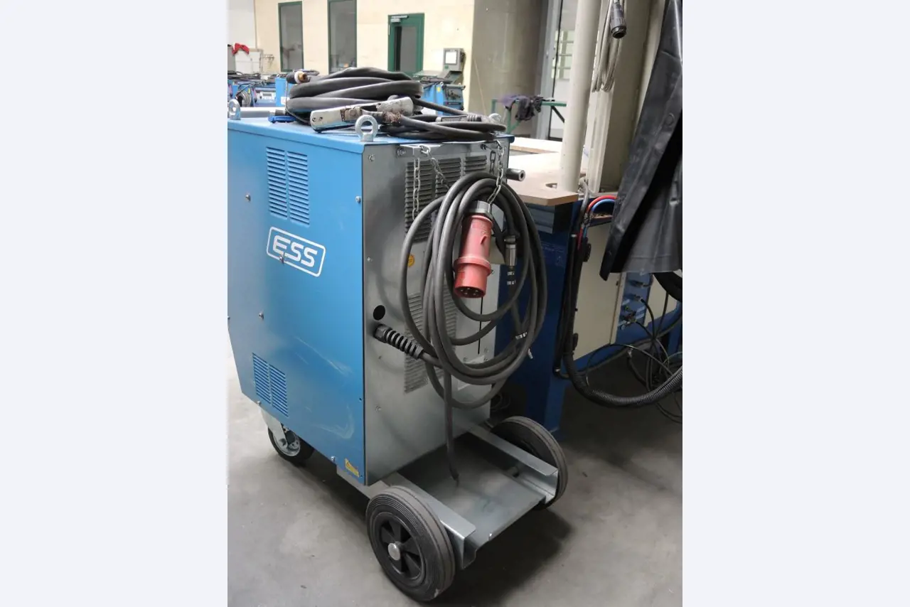 Chapas metálicas e máquinas para trabalhar metais<br><font size="2">Colaboração com Hilco Industrial Acquisitions bv</font><br><img src="/images/hil.png"><br>-17