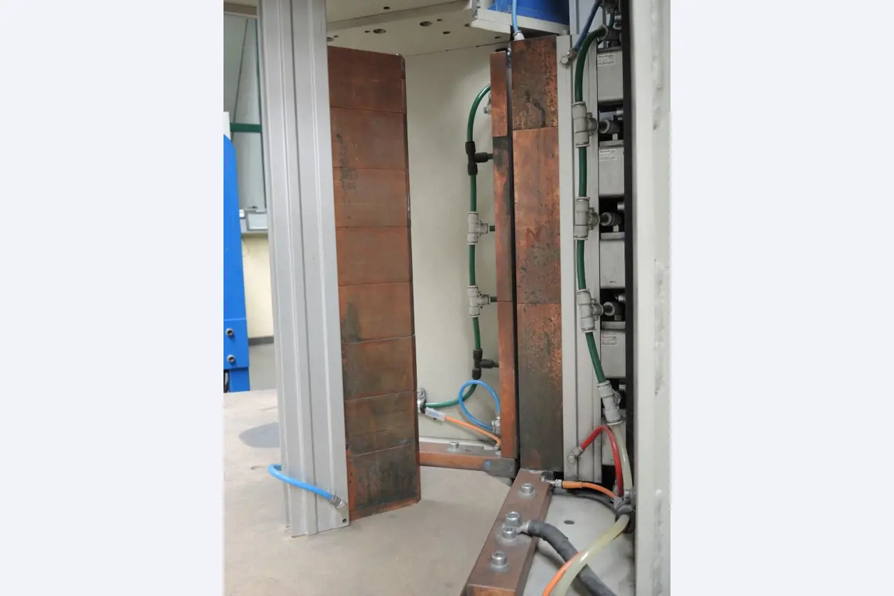 Chapas metálicas e máquinas para trabalhar metais<br><font size="2">Colaboração com Hilco Industrial Acquisitions bv</font><br><img src="/images/hil.png"><br>-3