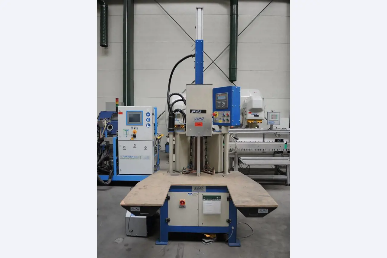 Chapas metálicas e máquinas para trabalhar metais<br><font size="2">Colaboração com Hilco Industrial Acquisitions bv</font><br><img src="/images/hil.png"><br>-5