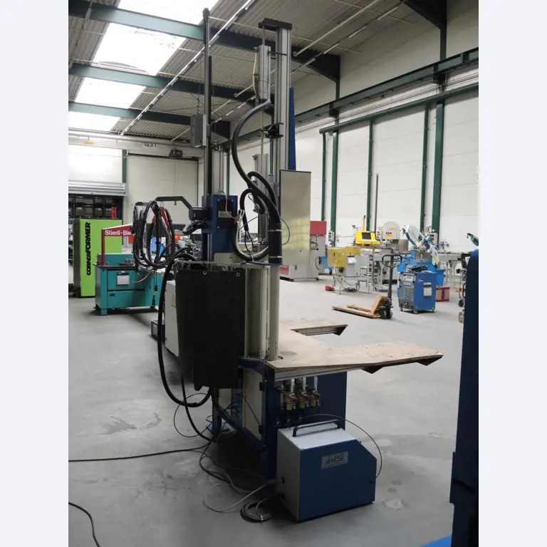 Chapas metálicas e máquinas para trabalhar metais<br><font size="2">Colaboração com Hilco Industrial Acquisitions bv</font><br><img src="/images/hil.png"><br>-6