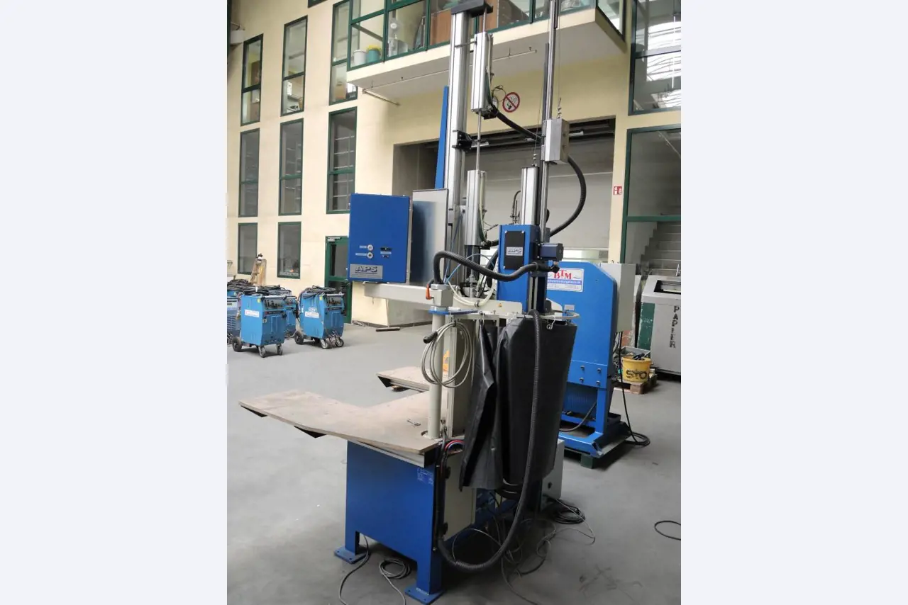 Chapas metálicas e máquinas para trabalhar metais<br><font size="2">Colaboração com Hilco Industrial Acquisitions bv</font><br><img src="/images/hil.png"><br>-7