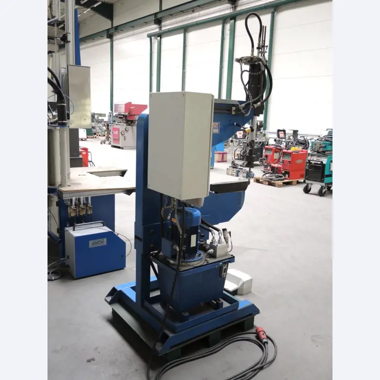 Chapas metálicas e máquinas para trabalhar metais<br><font size="2">Colaboração com Hilco Industrial Acquisitions bv</font><br><img src="/images/hil.png"><br>-4