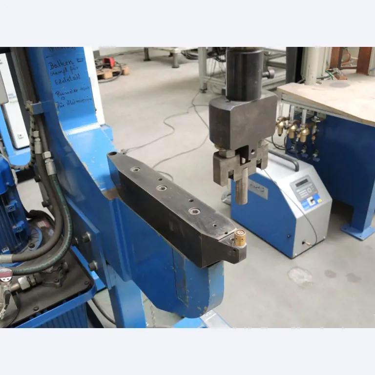 Chapas metálicas e máquinas para trabalhar metais<br><font size="2">Colaboração com Hilco Industrial Acquisitions bv</font><br><img src="/images/hil.png"><br>-6