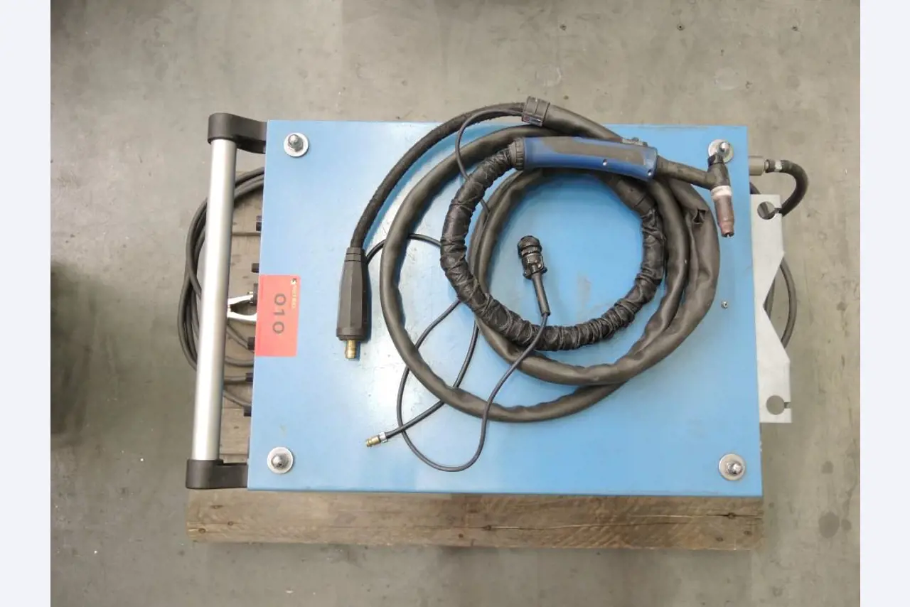 Chapas metálicas e máquinas para trabalhar metais<br><font size="2">Colaboração com Hilco Industrial Acquisitions bv</font><br><img src="/images/hil.png"><br>-5