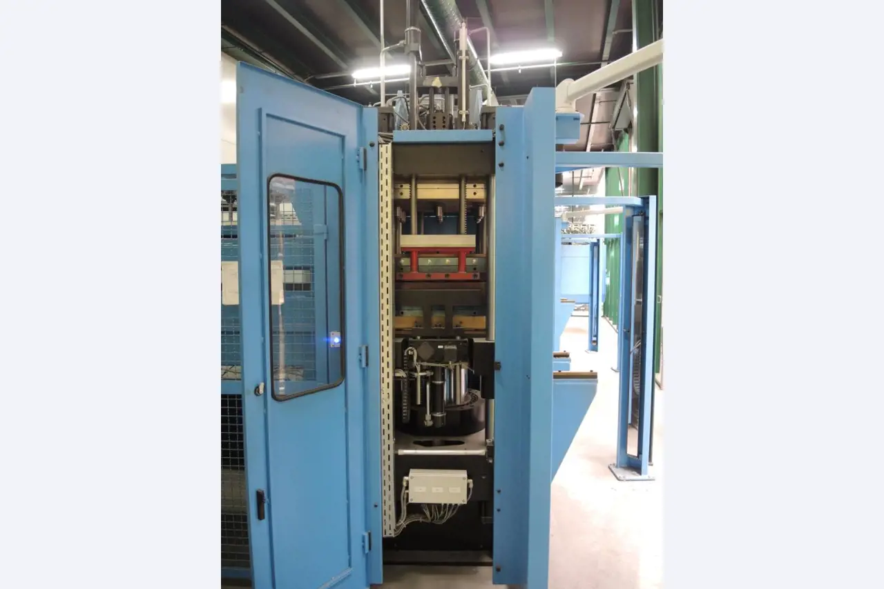 Injection Moulding/Storage Systems<br><font size="2">Collab. with Hilco Industrial Acquisitions<br></font><img src="/images/hil.png"><br>-11