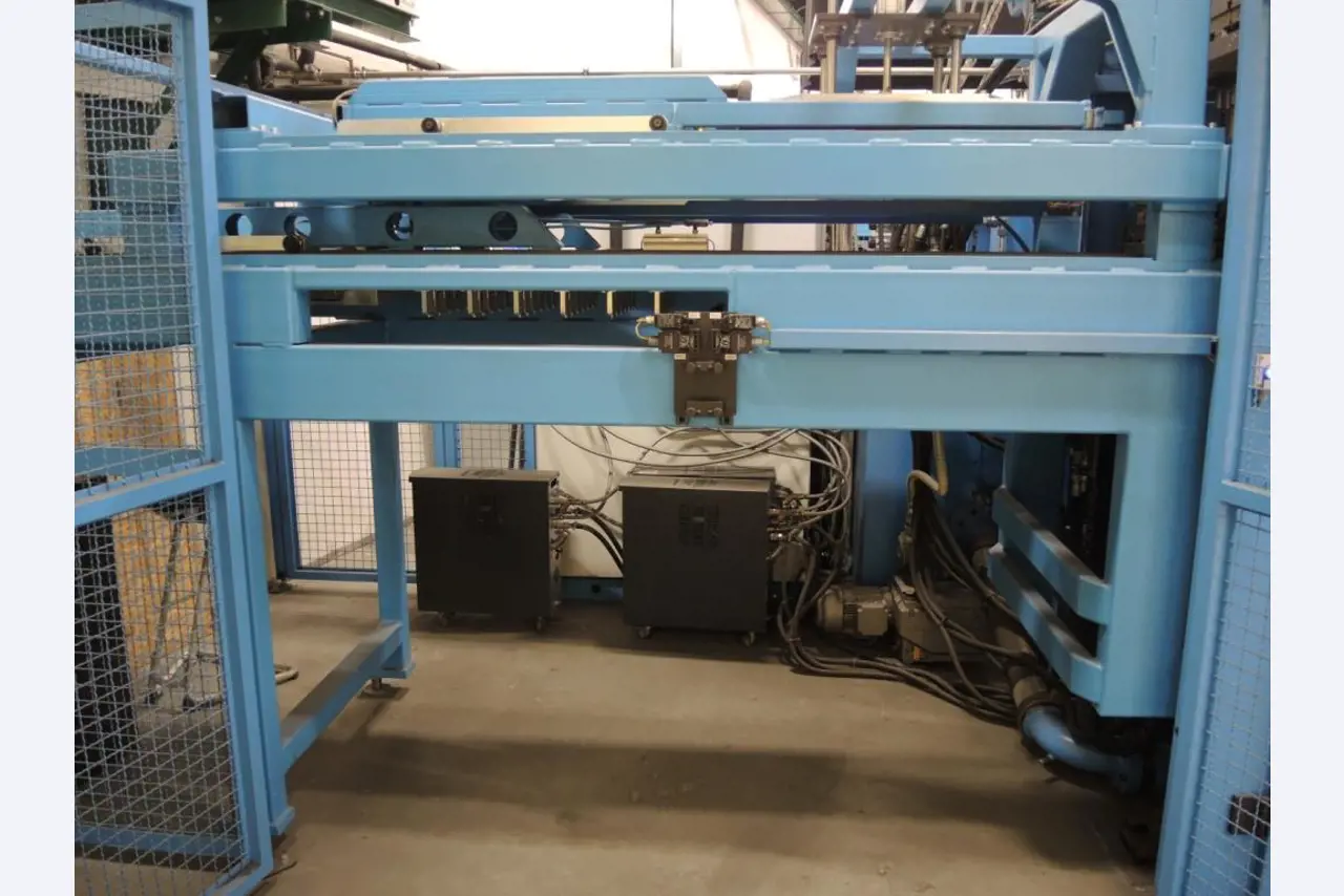 Injection Moulding/Storage Systems<br><font size="2">Collab. with Hilco Industrial Acquisitions<br></font><img src="/images/hil.png"><br>-12