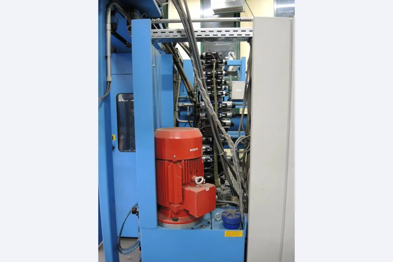 Injection Moulding/Storage Systems<br><font size="2">Collab. with Hilco Industrial Acquisitions<br></font><img src="/images/hil.png"><br>-15