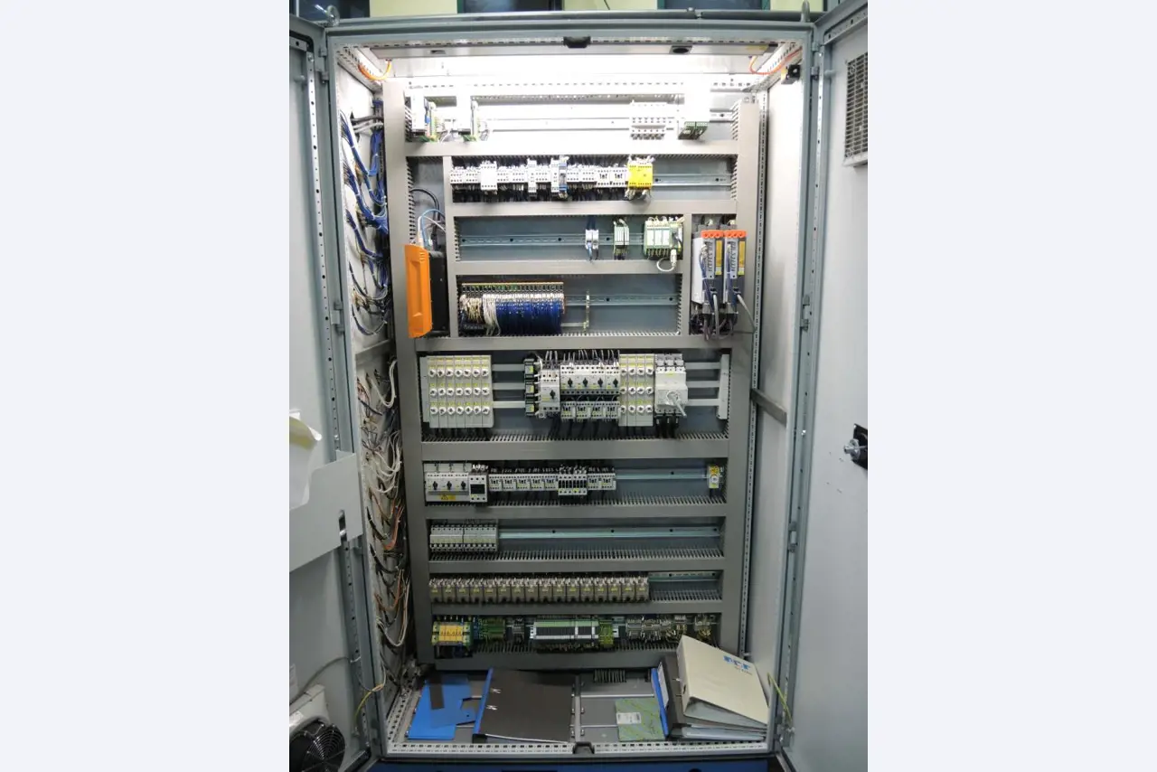 Injection Moulding/Storage Systems<br><font size="2">Collab. with Hilco Industrial Acquisitions<br></font><img src="/images/hil.png"><br>-17