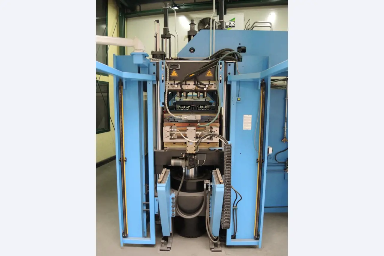 Injection Moulding/Storage Systems<br><font size="2">Collab. with Hilco Industrial Acquisitions<br></font><img src="/images/hil.png"><br>-6