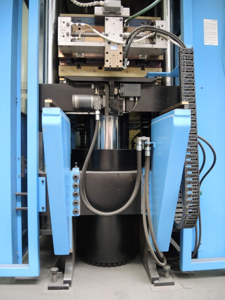 Injection Moulding/Storage Systems<br><font size="2">Collab. with Hilco Industrial Acquisitions<br></font><img src="/images/hil.png"><br>-8