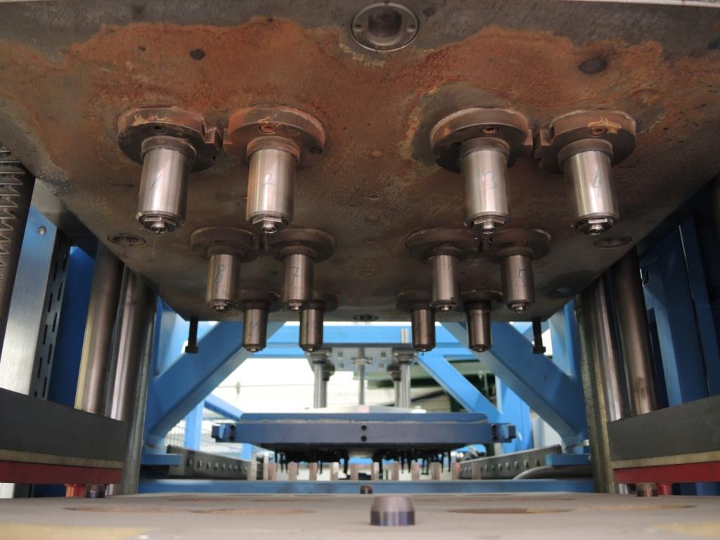 Injection Moulding/Storage Systems<br><font size="2">Collab. with Hilco Industrial Acquisitions<br></font><img src="/images/hil.png"><br>-9