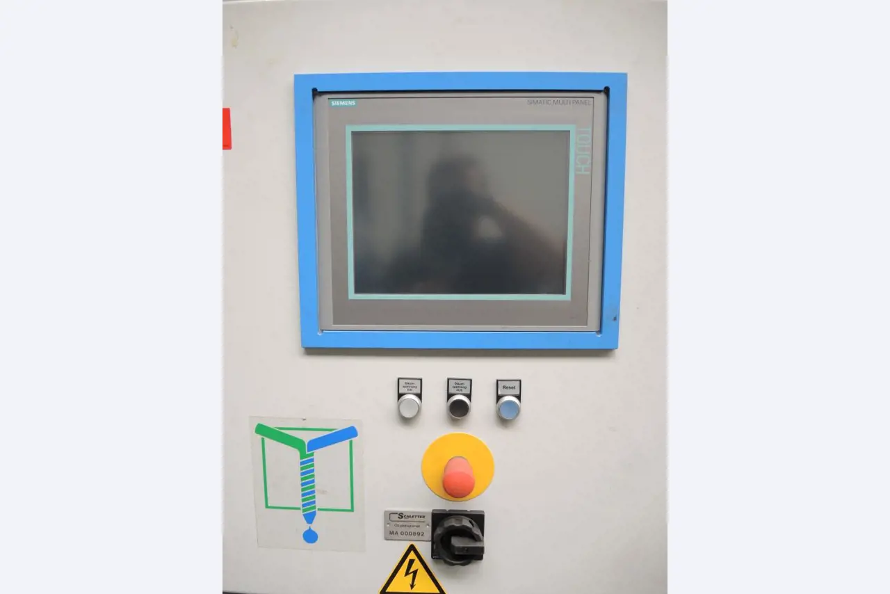 Chapas metálicas e máquinas para trabalhar metais<br><font size="2">Colaboração com Hilco Industrial Acquisitions bv</font><br><img src="/images/hil.png"><br>-11