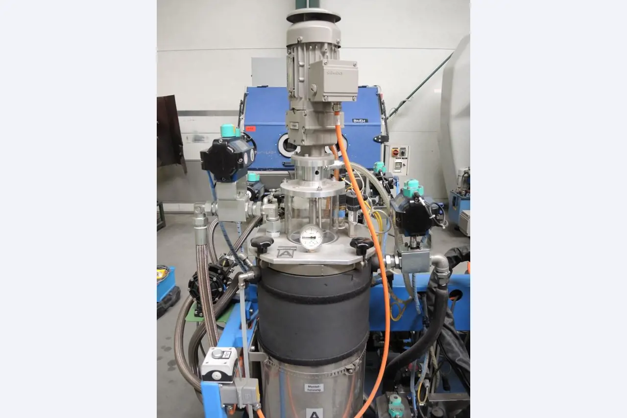 Chapas metálicas e máquinas para trabalhar metais<br><font size="2">Colaboração com Hilco Industrial Acquisitions bv</font><br><img src="/images/hil.png"><br>-12