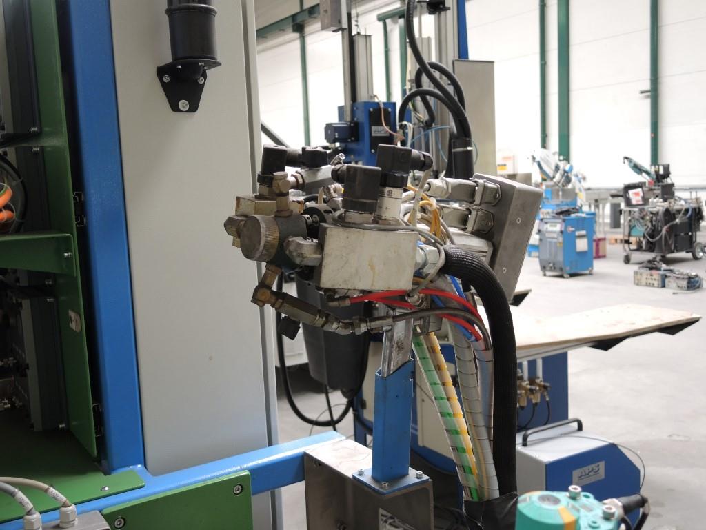 Chapas metálicas e máquinas para trabalhar metais<br><font size="2">Colaboração com Hilco Industrial Acquisitions bv</font><br><img src="/images/hil.png"><br>-13