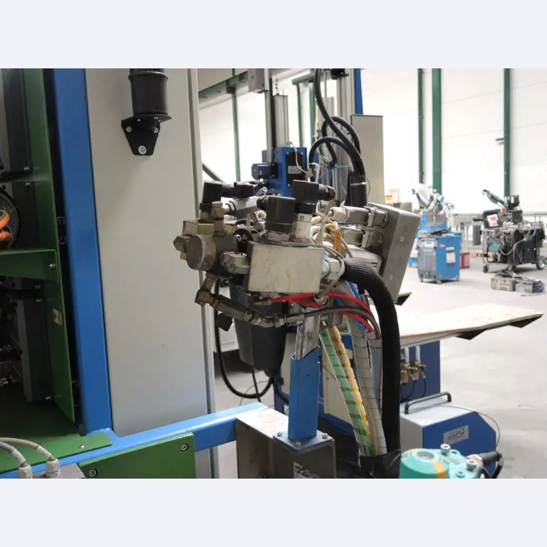 Chapas metálicas e máquinas para trabalhar metais<br><font size="2">Colaboração com Hilco Industrial Acquisitions bv</font><br><img src="/images/hil.png"><br>-13