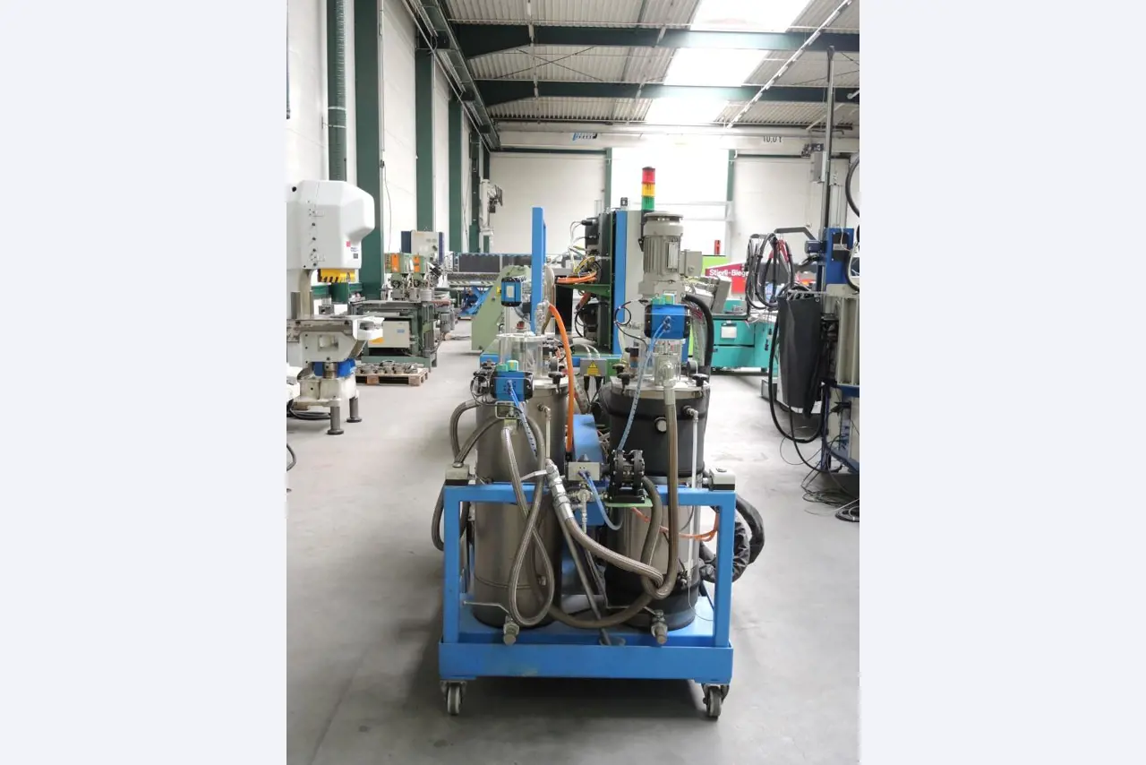 Chapas metálicas e máquinas para trabalhar metais<br><font size="2">Colaboração com Hilco Industrial Acquisitions bv</font><br><img src="/images/hil.png"><br>-7