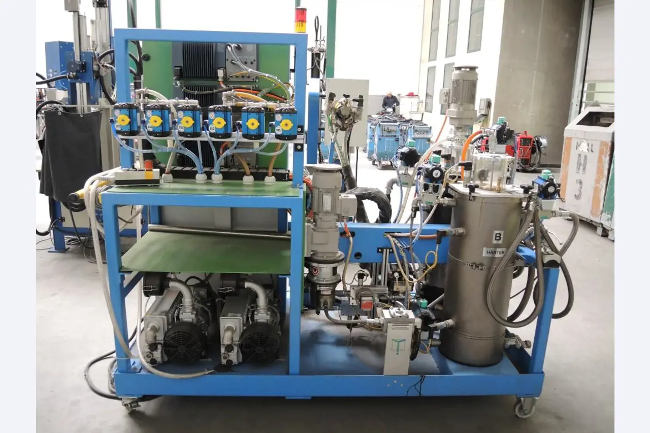 Chapas metálicas e máquinas para trabalhar metais<br><font size="2">Colaboração com Hilco Industrial Acquisitions bv</font><br><img src="/images/hil.png"><br>-9