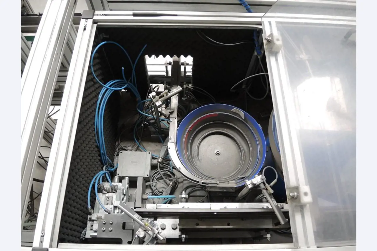 Chapas metálicas e máquinas para trabalhar metais<br><font size="2">Colaboração com Hilco Industrial Acquisitions bv</font><br><img src="/images/hil.png"><br>-10